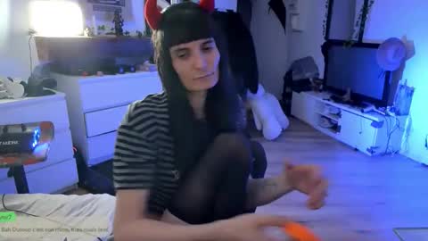 Snapshot of ceriselapine chatting on 11.10.25 CeriseLapine online show from 11.10.25