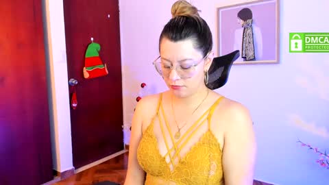 Snapshot of chanell_taylor_ chatting on 12.28.24 chanell online show from 12.28.24
