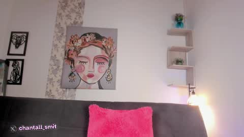 Snapshot of chantall_smith chatting on 01.08.25 online show from 01.08.25