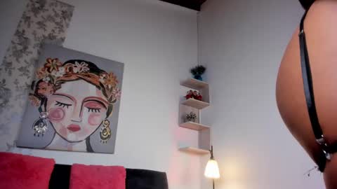 Snapshot of chantall_smith chatting on 03.08.25 online show from 03.08.25