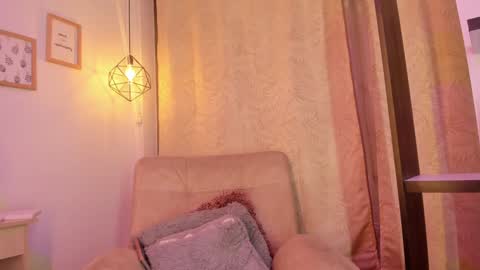 Snapshot of chantall_valkoba chatting on 01.22.25 Chantall online show from 01.22.25