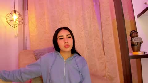 Snapshot of chantall_valkoba chatting on 01.25.25 Chantall online show from 01.25.25