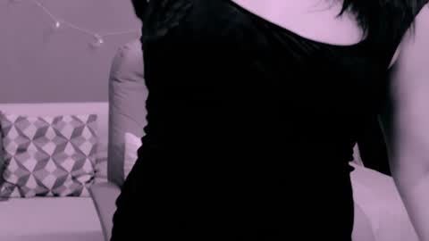 Snapshot of chantallovely chatting on 12.01.24 The Queen online show from 12.01.24