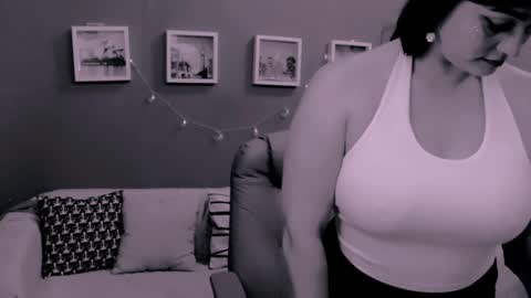 Snapshot of chantallovely chatting on 12.07.24 The Queen online show from 12.07.24