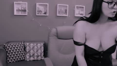Snapshot of chantallovely chatting on 12.08.24 The Queen online show from 12.08.24