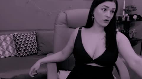 Snapshot of chantallovely chatting on 12.15.24 The Queen online show from 12.15.24
