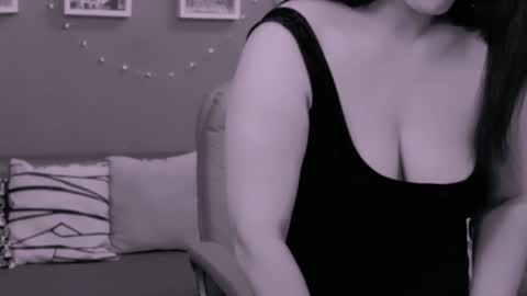Snapshot of chantallovely chatting on 12.29.24 The Queen online show from 12.29.24