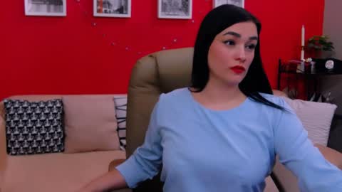 Snapshot of chantallovely chatting on 01.12.25 The Queen online show from 01.12.25