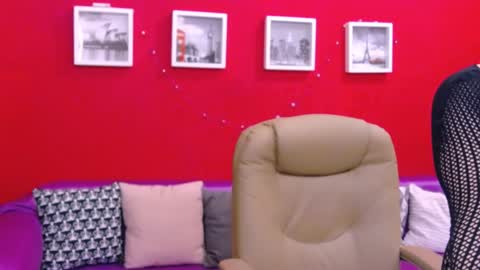 Snapshot of chantallovely chatting on 01.25.25 The Queen online show from 01.25.25