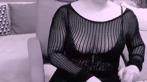 Snapshot of chantallovely chatting on 02.23.25 The Queen online show from 02.23.25