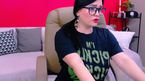 Snapshot of chantallovely chatting on 02.23.25 The Queen online show from 02.23.25