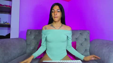 Snapshot of charlot_sanchez chatting on 12.23.24 lot online show from 12.23.24