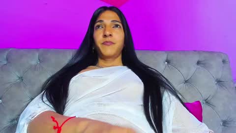 Snapshot of charlot_sanchez chatting on 12.25.24 lot online show from 12.25.24