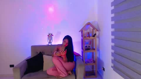 Snapshot of charlott_hotx chatting on 10.07.25 charlott online show from 10.07.25