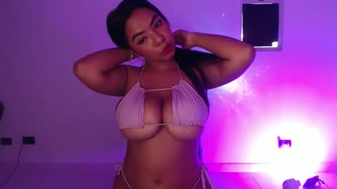 Snapshot of charlott_hotx chatting on 10.22.25 charlott online show from 10.22.25