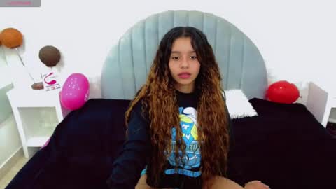 Snapshot of charlotte_0309 chatting on 02.19.25 charlotte online show from 02.19.25