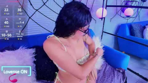 Snapshot of charlotte_2015 chatting on 10.28.25 ambar online show from 10.28.25