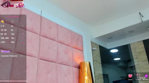 Snapshot of charlottee17 chatting on 02.14.25 ANDRE online show from 02.14.25