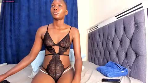 Snapshot of charmylexy chatting on 10.17.25 lexy online show from 10.17.25