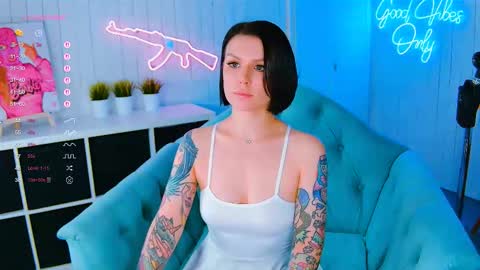 Snapshot of chaturkaterina chatting on 10.16.25 Miss Harmony online show from 10.16.25