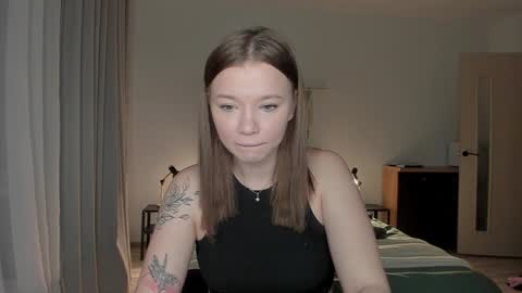 Snapshot of chaturrbaby chatting on 01.01.25 Em online show from 01.01.25