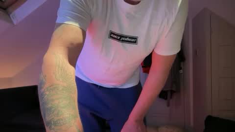 Snapshot of cheekylondon70 chatting on 09.30.25 Cheekylondon online show from 09.30.25