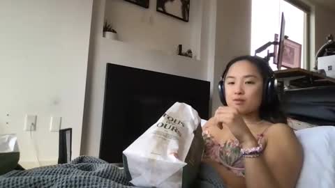 Snapshot of chellybear101 chatting on 12.24.24 chellybear101 online show from 12.24.24