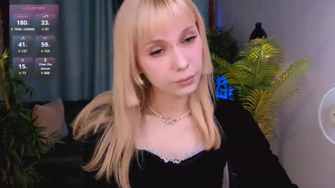Snapshot of cherry_bitter chatting on 09.22.25 Cherry baby online show from 09.22.25