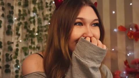 Snapshot of cherry_cheeky chatting on 11.03.25 Di online show from 11.03.25