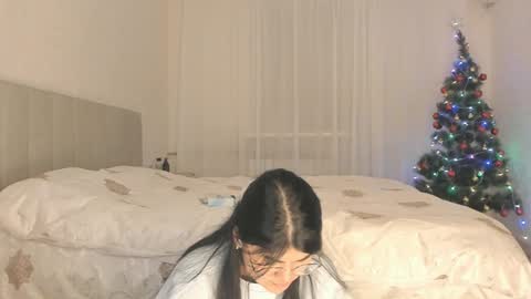 Snapshot of cherry_misaki chatting on 12.18.24 misaki online show from 12.18.24
