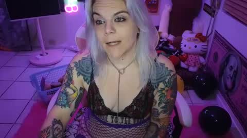 Snapshot of cherryb0mbb0mb chatting on 02.01.25 CherryBombBomb online show from 02.01.25