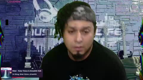 Snapshot of chinoroz chatting on 02.16.25 Enrique online show from 02.16.25