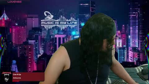 Snapshot of chinoroz chatting on 02.22.25 Enrique online show from 02.22.25