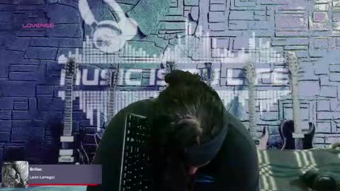Snapshot of chinoroz chatting on 02.26.25 Enrique online show from 02.26.25