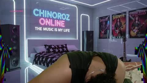 Snapshot of chinoroz chatting on 09.18.25 Enrique online show from 09.18.25