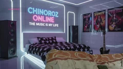 Snapshot of chinoroz chatting on 09.23.25 Enrique online show from 09.23.25