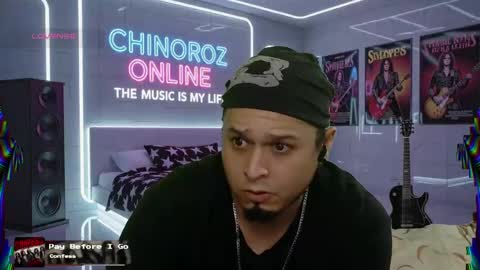 Snapshot of chinoroz chatting on 09.29.25 Enrique online show from 09.29.25
