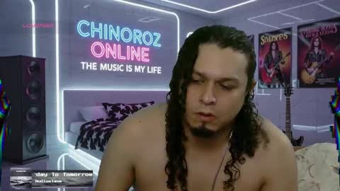 Snapshot of chinoroz chatting on 09.30.25 Enrique online show from 09.30.25