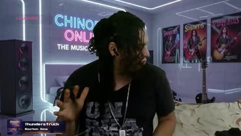 Snapshot of chinoroz chatting on 09.30.25 Enrique online show from 09.30.25