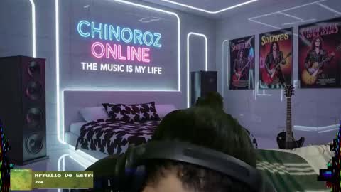 Snapshot of chinoroz chatting on 10.01.25 Enrique online show from 10.01.25