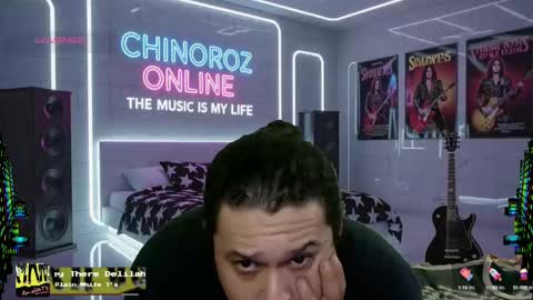 Snapshot of chinoroz chatting on 10.03.25 Enrique online show from 10.03.25