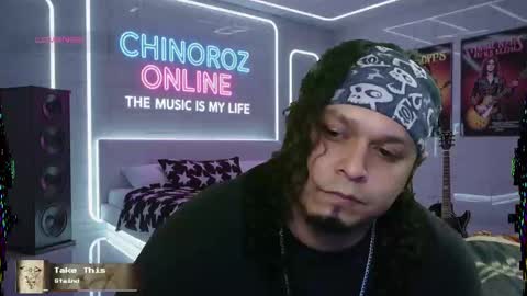 Snapshot of chinoroz chatting on 10.04.25 Enrique online show from 10.04.25