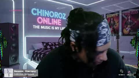 Snapshot of chinoroz chatting on 10.05.25 Enrique online show from 10.05.25