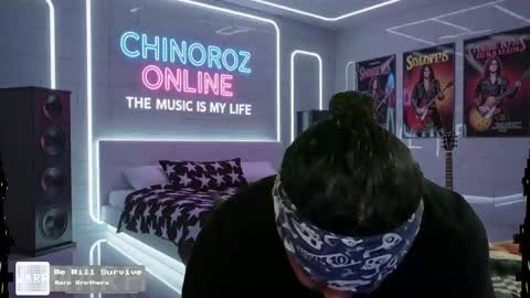 Snapshot of chinoroz chatting on 10.07.25 Enrique online show from 10.07.25