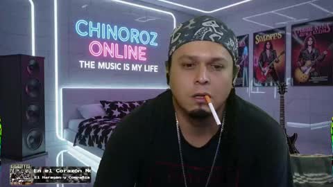 Snapshot of chinoroz chatting on 10.08.25 Enrique online show from 10.08.25