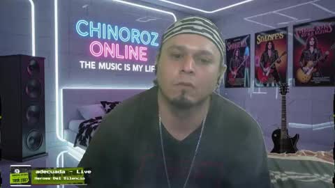 Snapshot of chinoroz chatting on 10.08.25 Enrique online show from 10.08.25