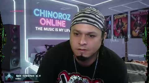 Snapshot of chinoroz chatting on 10.09.25 Enrique online show from 10.09.25