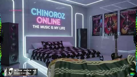 Snapshot of chinoroz chatting on 10.12.25 Enrique online show from 10.12.25
