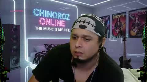 Snapshot of chinoroz chatting on 10.13.25 Enrique online show from 10.13.25