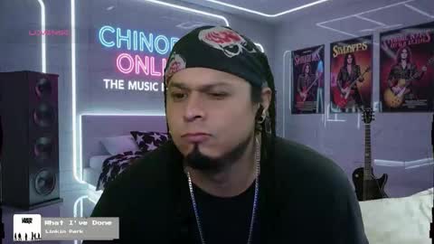 Snapshot of chinoroz chatting on 10.17.25 Enrique online show from 10.17.25
